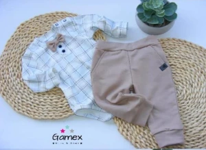 Gamex chłopięcy komplet "KRATKA" body z muchą + spodnie beżowe rozmiar 68-92