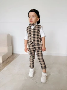 MoMo Kids 3-częściowy komplet chłopięcy mucha + kamizelka + spodnie w brązową kratkę rozmiar 92-122