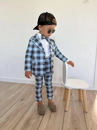 MoMo Kids chłopięcy garnitur 3-częściowy marynarka + mucha + spodnie błękitny w kratę rozmiar 92-116