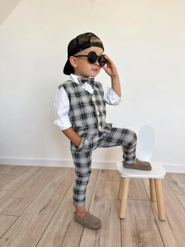 MoMo Kids 3-częściowy komplet chłopięcy mucha + kamizelka + spodnie szary w kratkę rozmiar 62-86