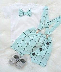 MoMo Kids komplet chłopięcy body z krótkim rękawem z muchą + szelki + szorty miętowy w kratkę rozmiar 62-86
