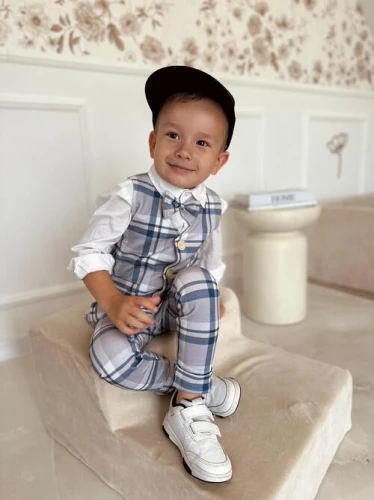 MoMo Kids 3-częściowy komplet chłopięcy mucha + kamizelka + spodnie szary w niebieską kratkę rozmiar 62-86